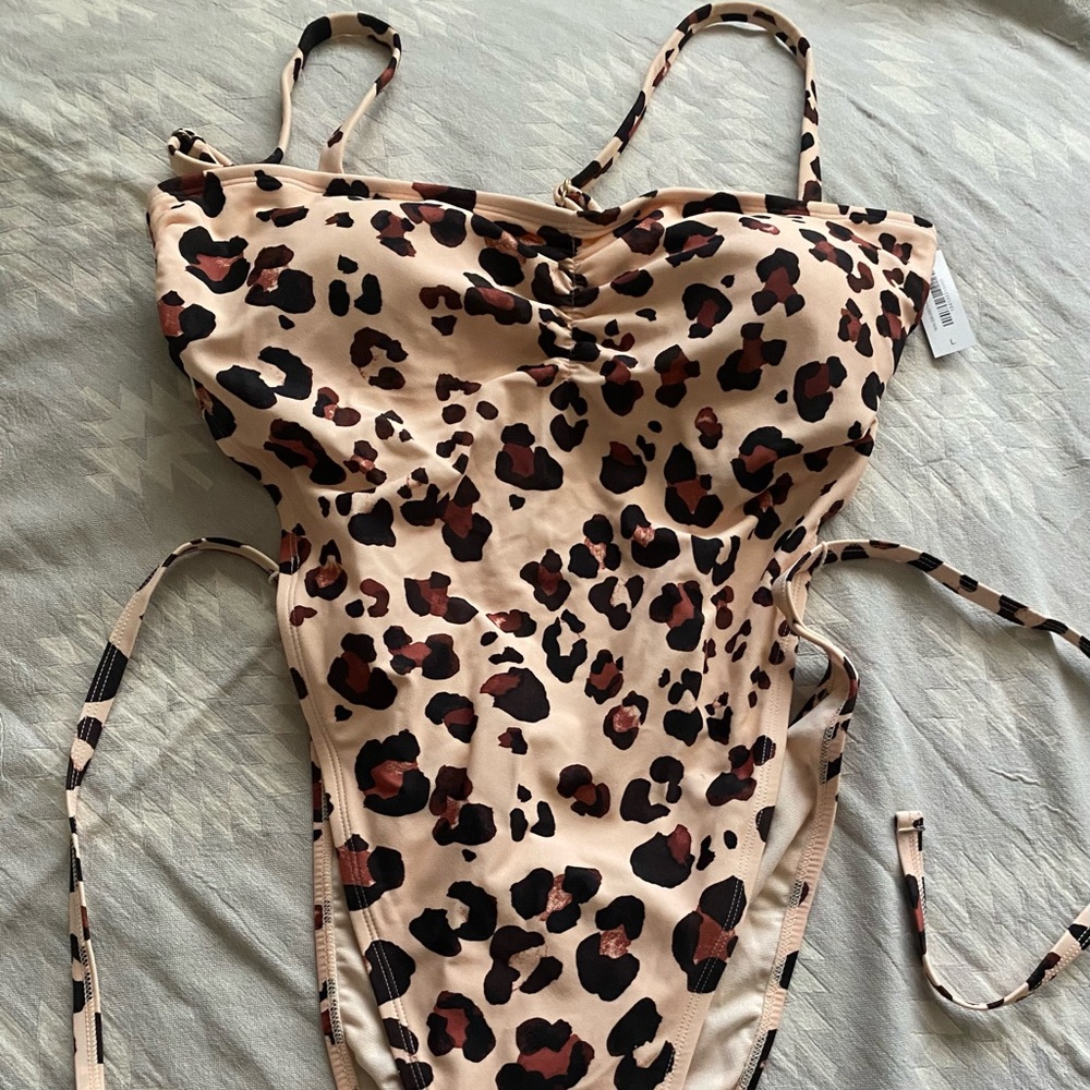 One piece swim suit